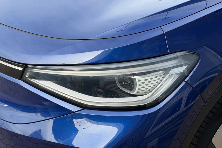 Blå VW ID.4 fra 2021