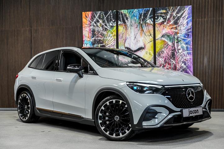 Grå Mercedes EQE350 SUV fra 2023
