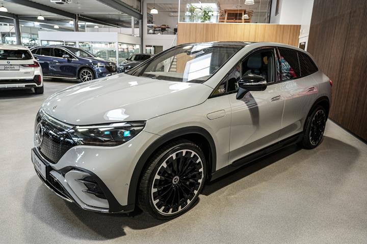 Grå Mercedes EQE350 SUV fra 2023