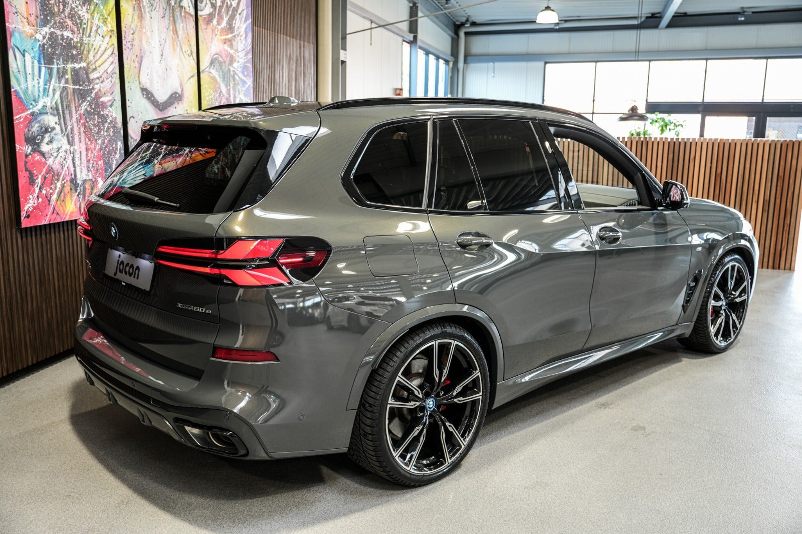 Grå BMW X5 fra 2023