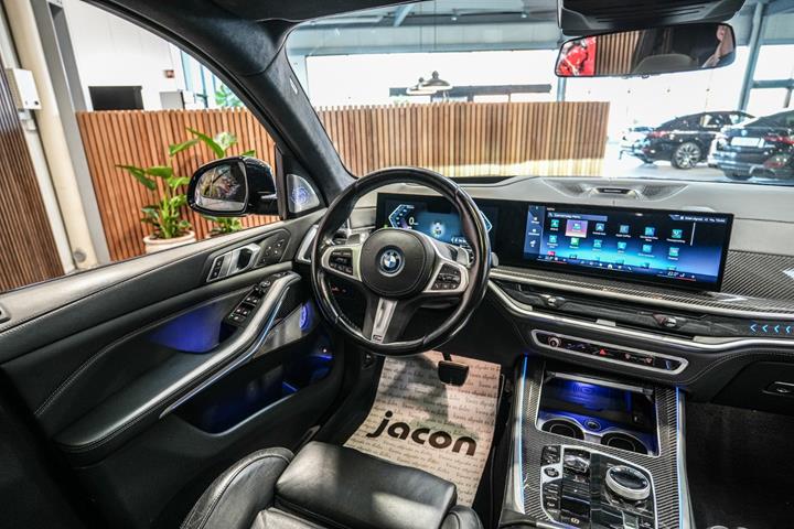 Grå BMW X5 fra 2023