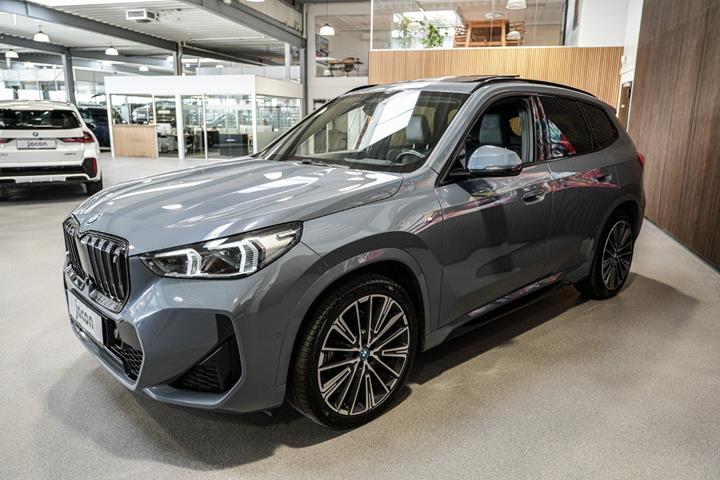 Grå BMW iX1 fra 2023