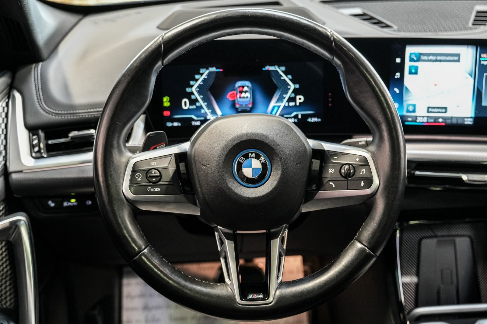 Grå BMW iX1 fra 2023