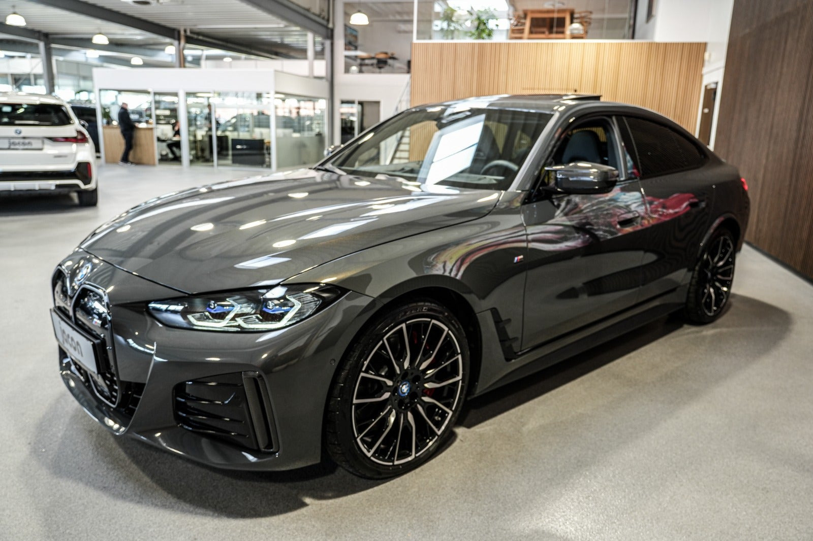 Grå BMW i4 fra 2022