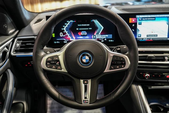 Grå BMW i4 fra 2022