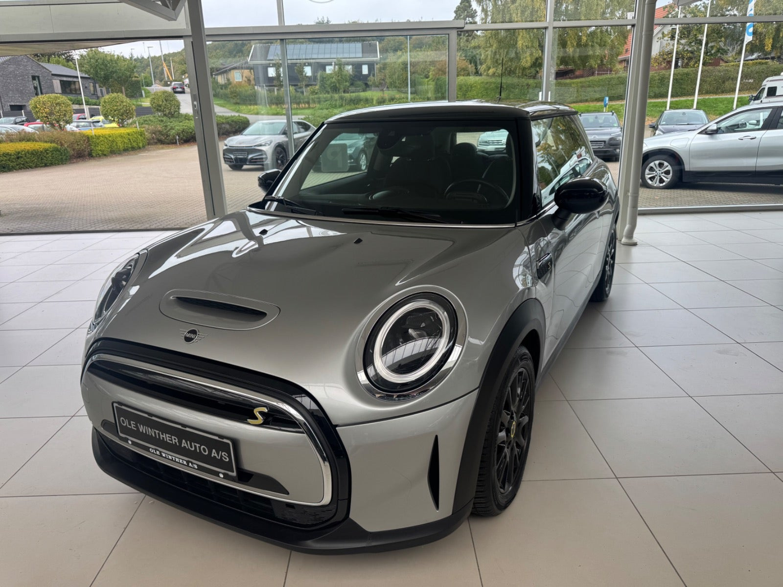 Grå Mini Cooper SE fra 2023