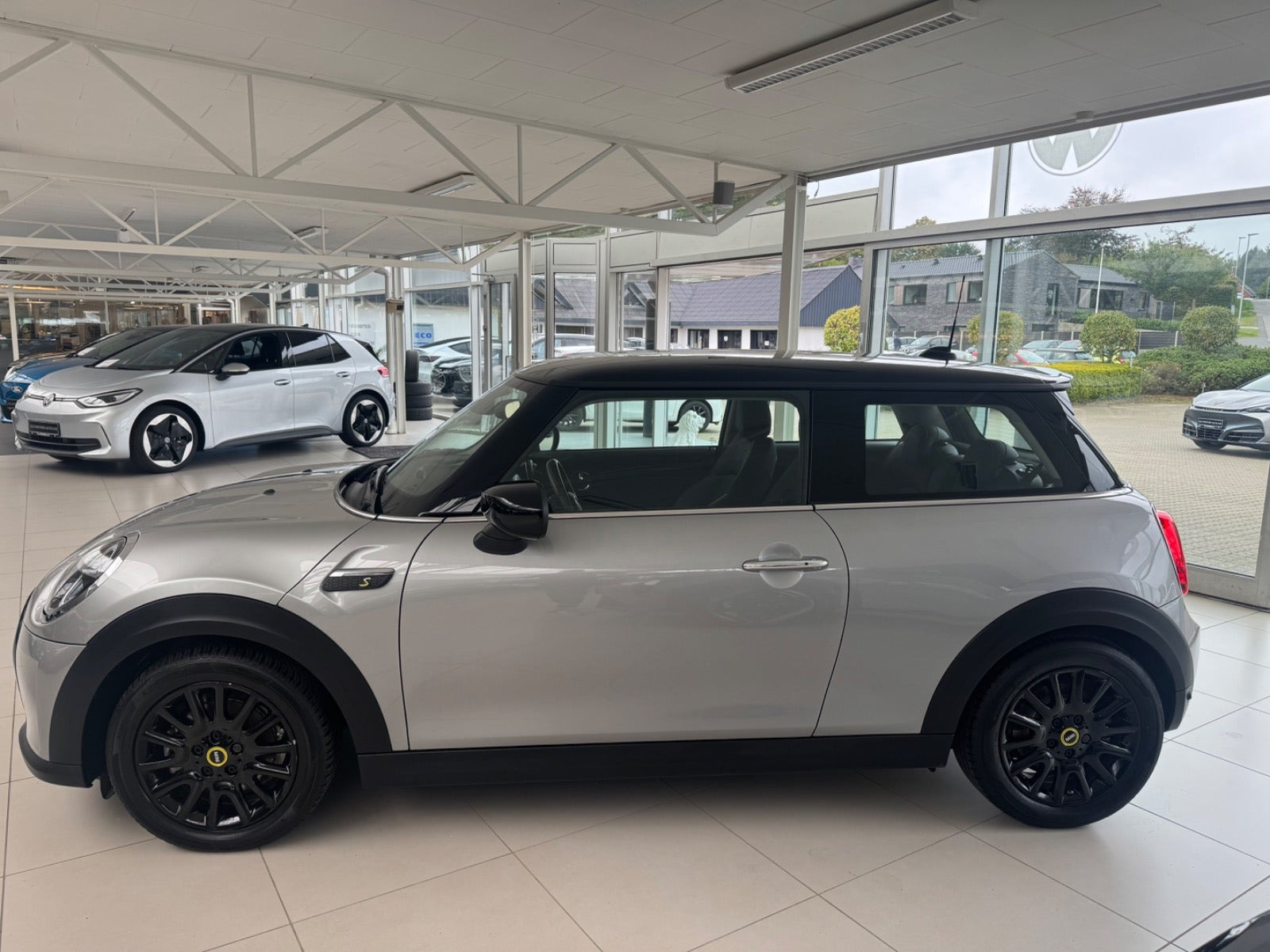 Grå Mini Cooper SE fra 2023