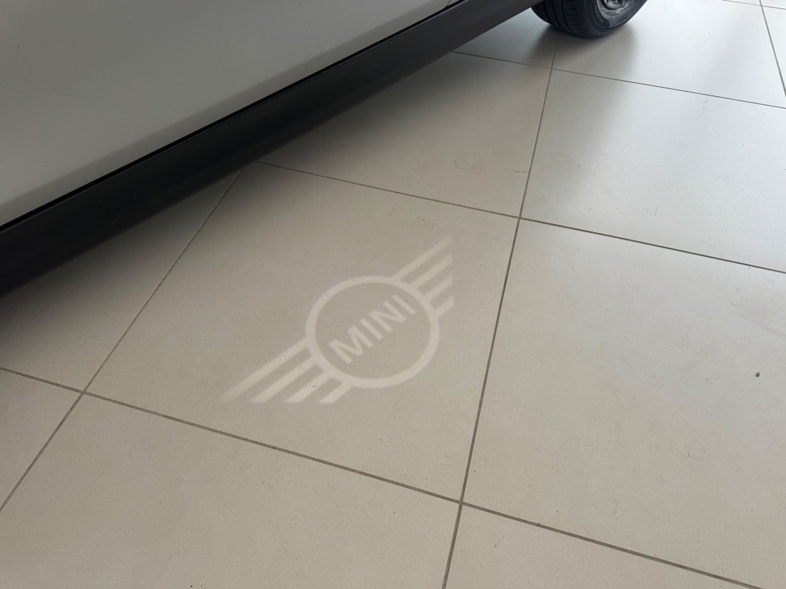 Grå Mini Cooper SE fra 2023