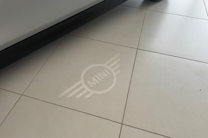 Grå Mini Cooper SE fra 2023