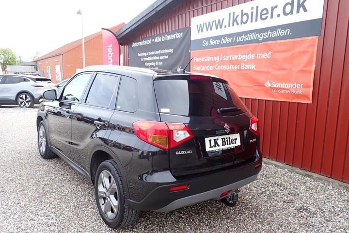 Sort Suzuki Vitara fra 2015