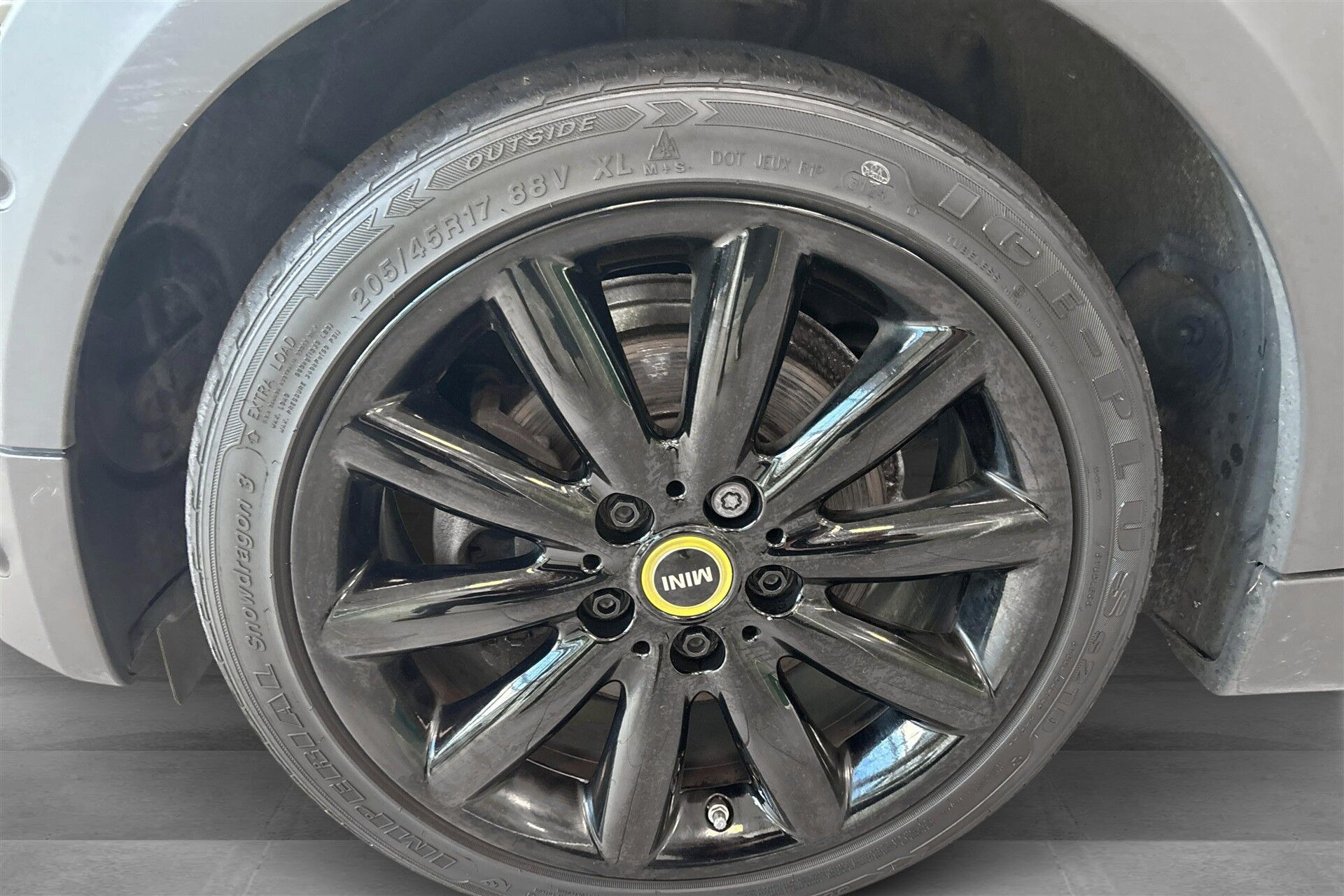 Grå Mini Cooper fra 2020