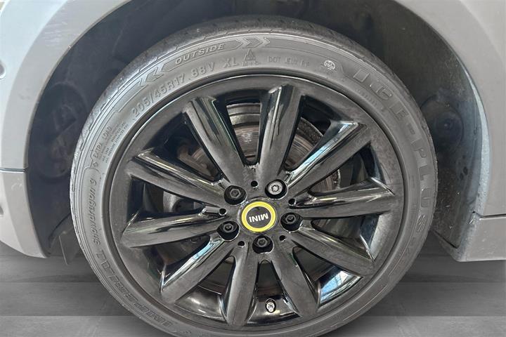 Grå Mini Cooper fra 2020