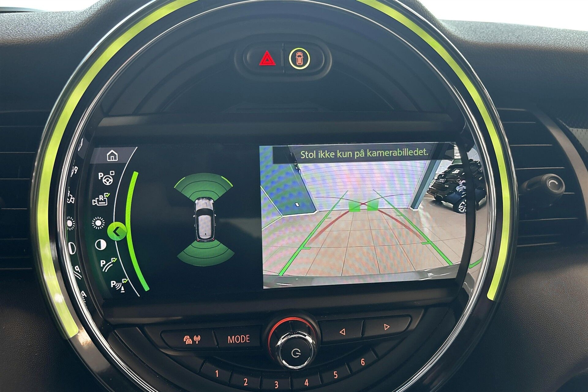 Grå Mini Cooper fra 2020