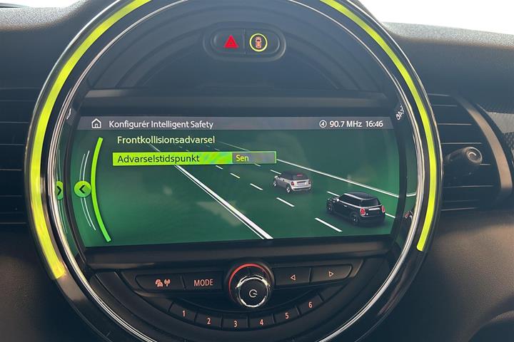 Grå Mini Cooper fra 2020
