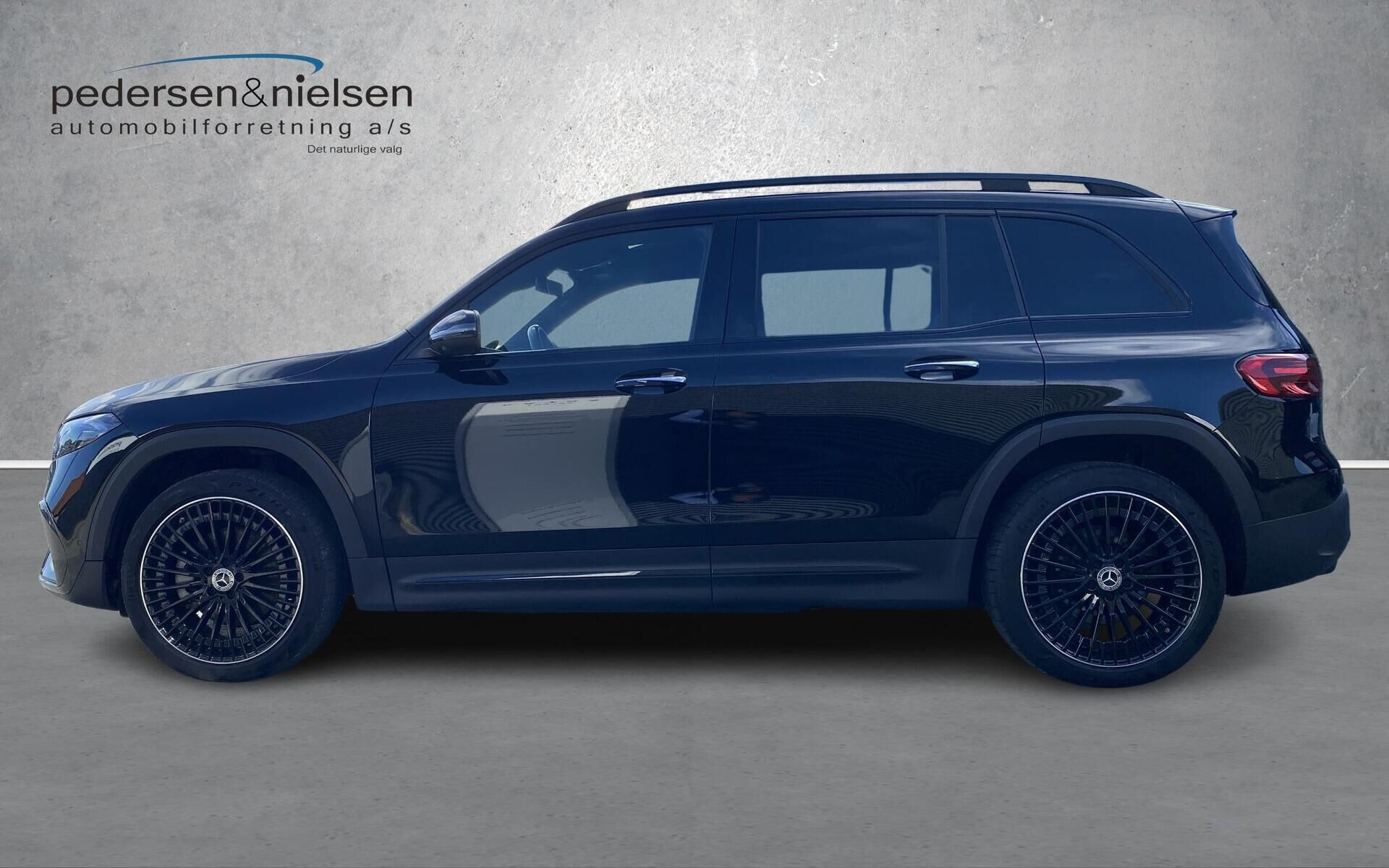 Sort Mercedes EQB250+ fra 2025