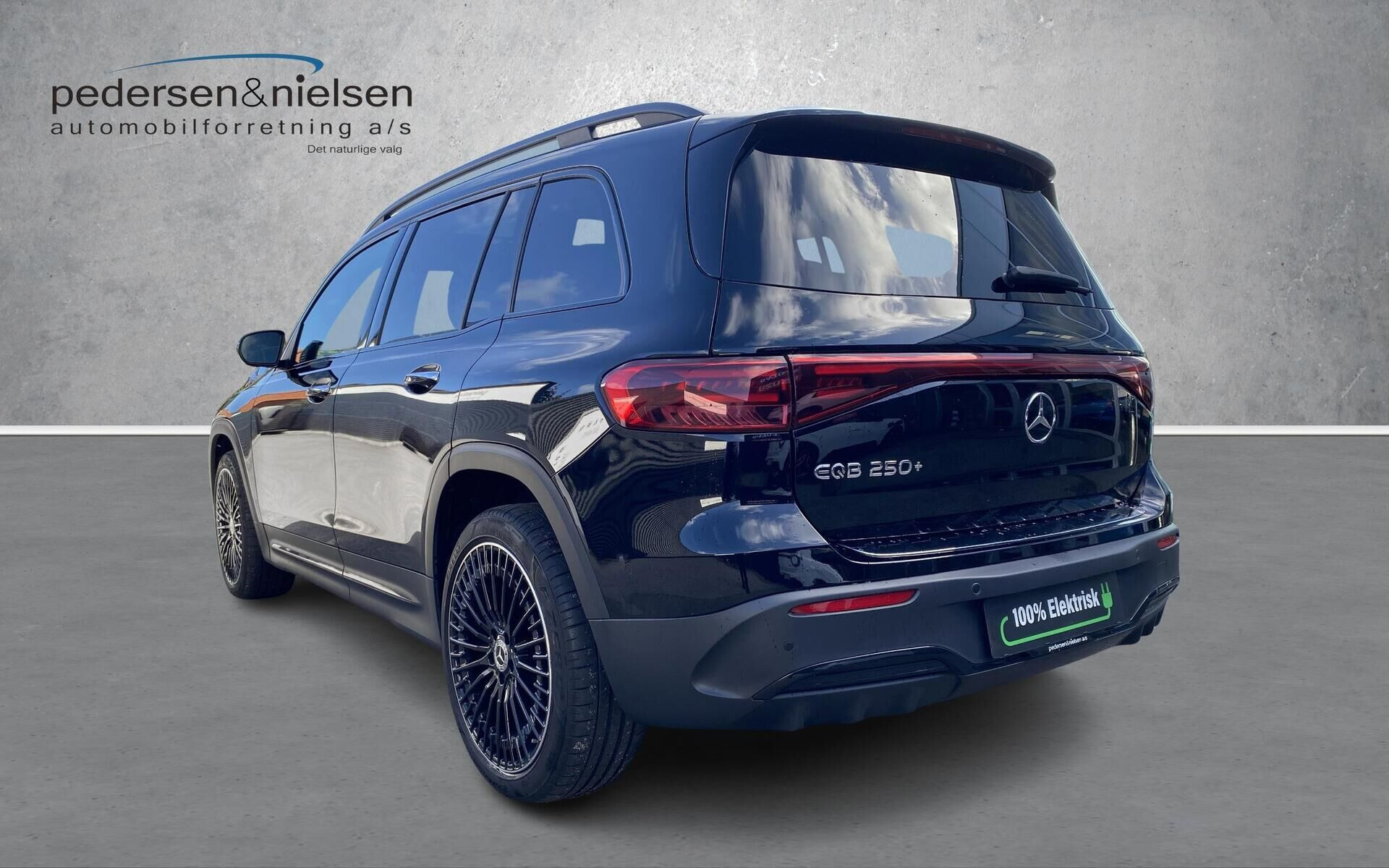 Sort Mercedes EQB250+ fra 2025