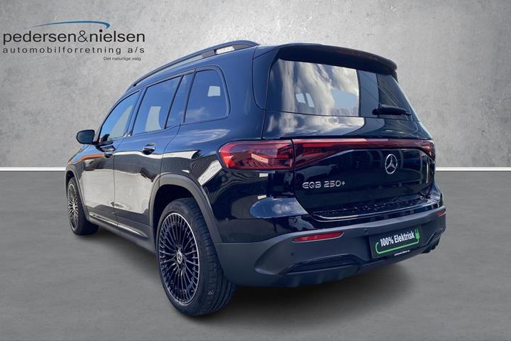 Sort Mercedes EQB250+ fra 2025