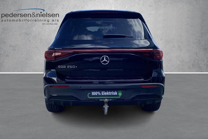 Sort Mercedes EQB250+ fra 2025