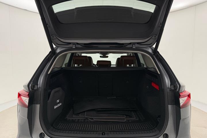Grå Skoda Enyaq fra 2022