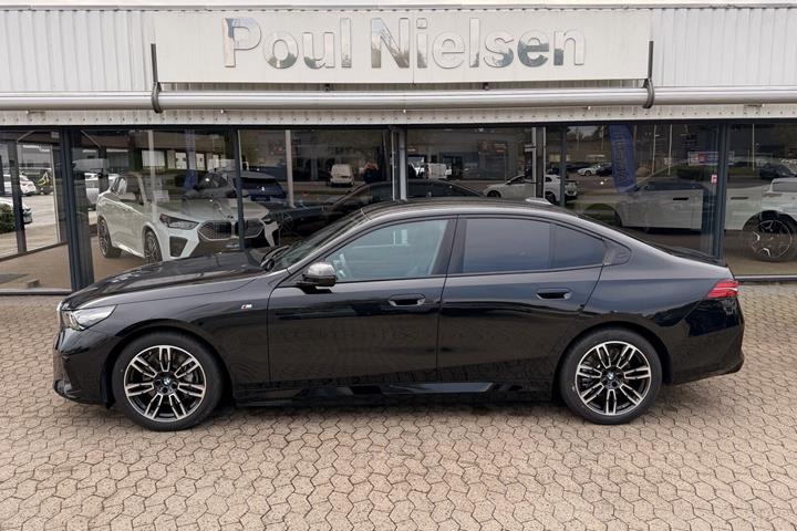 Sort BMW i5 fra 2025