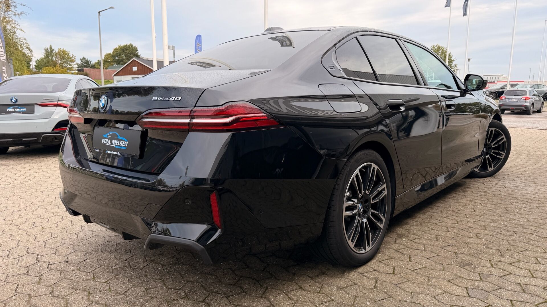 Sort BMW i5 fra 2025