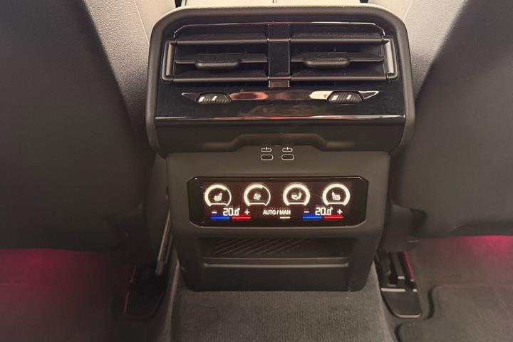 Sort BMW i5 fra 2025