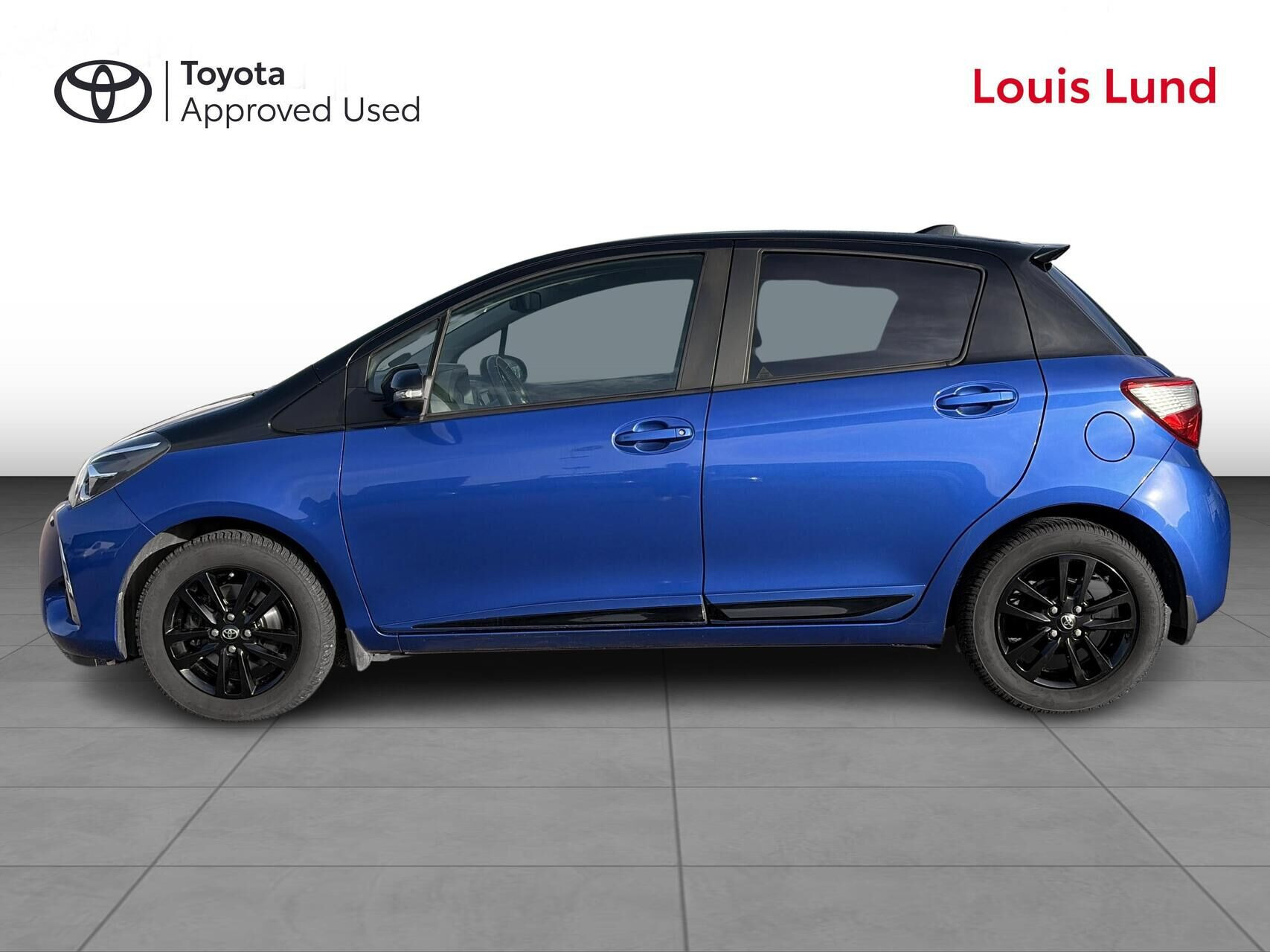 Blå Toyota Yaris fra 2019
