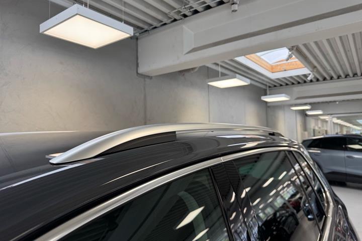 Grå VW Tiguan fra 2022