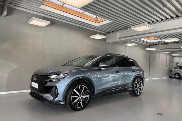Blå Audi Q4 fra 2024