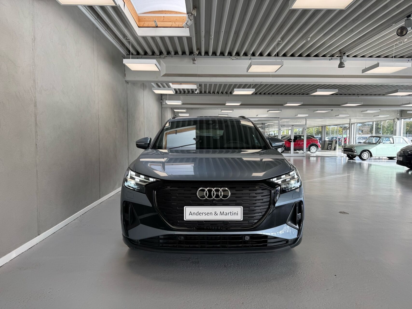 Blå Audi Q4 fra 2024