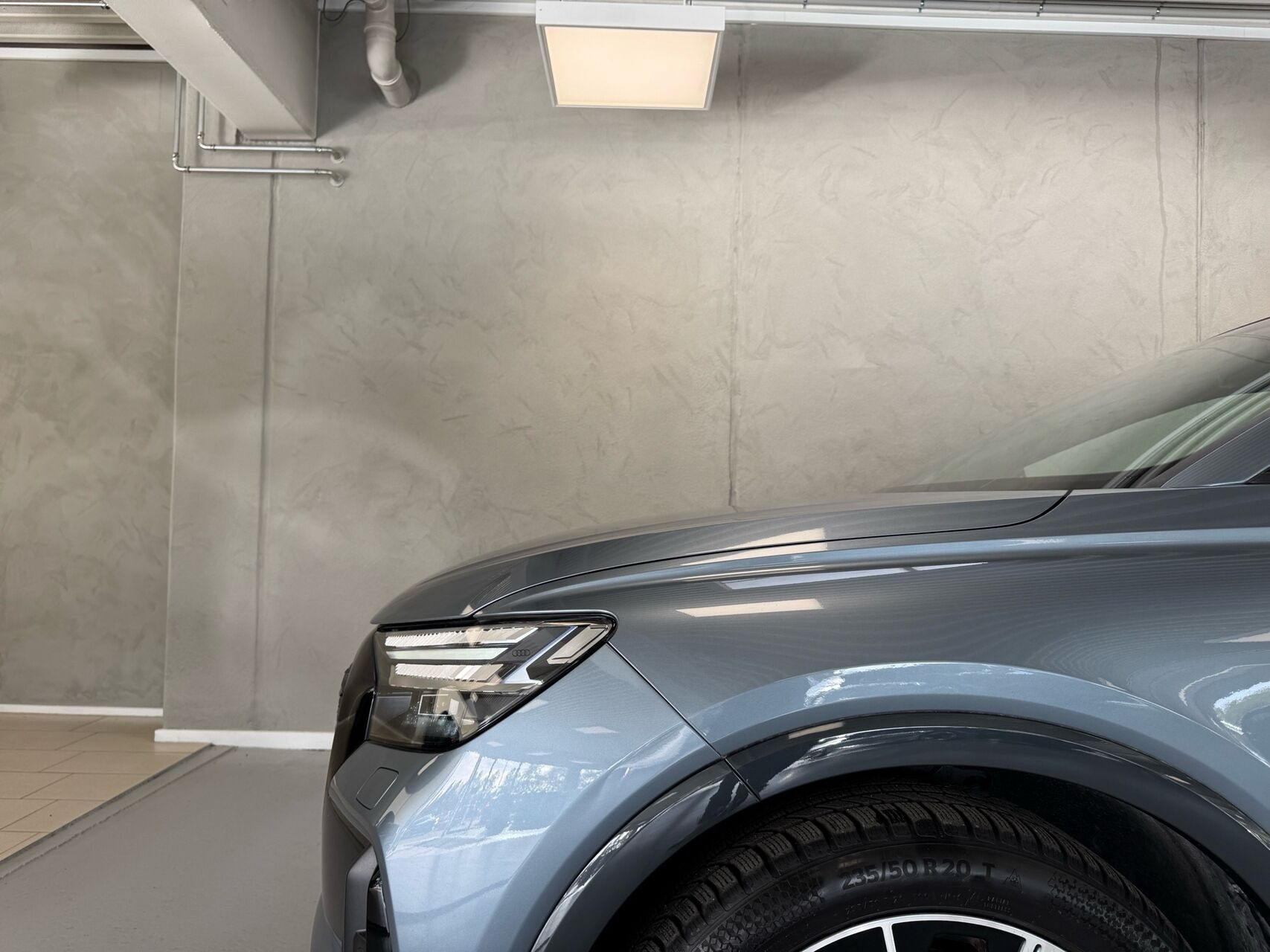 Blå Audi Q4 fra 2024