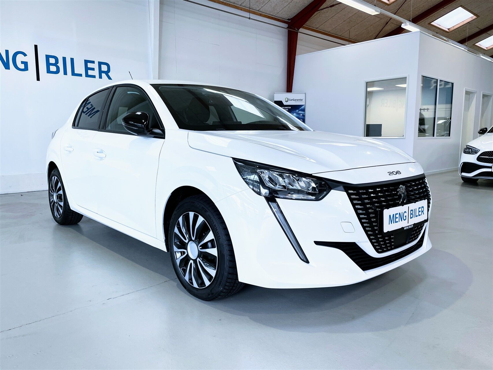 Hvid Peugeot 208 fra 2023