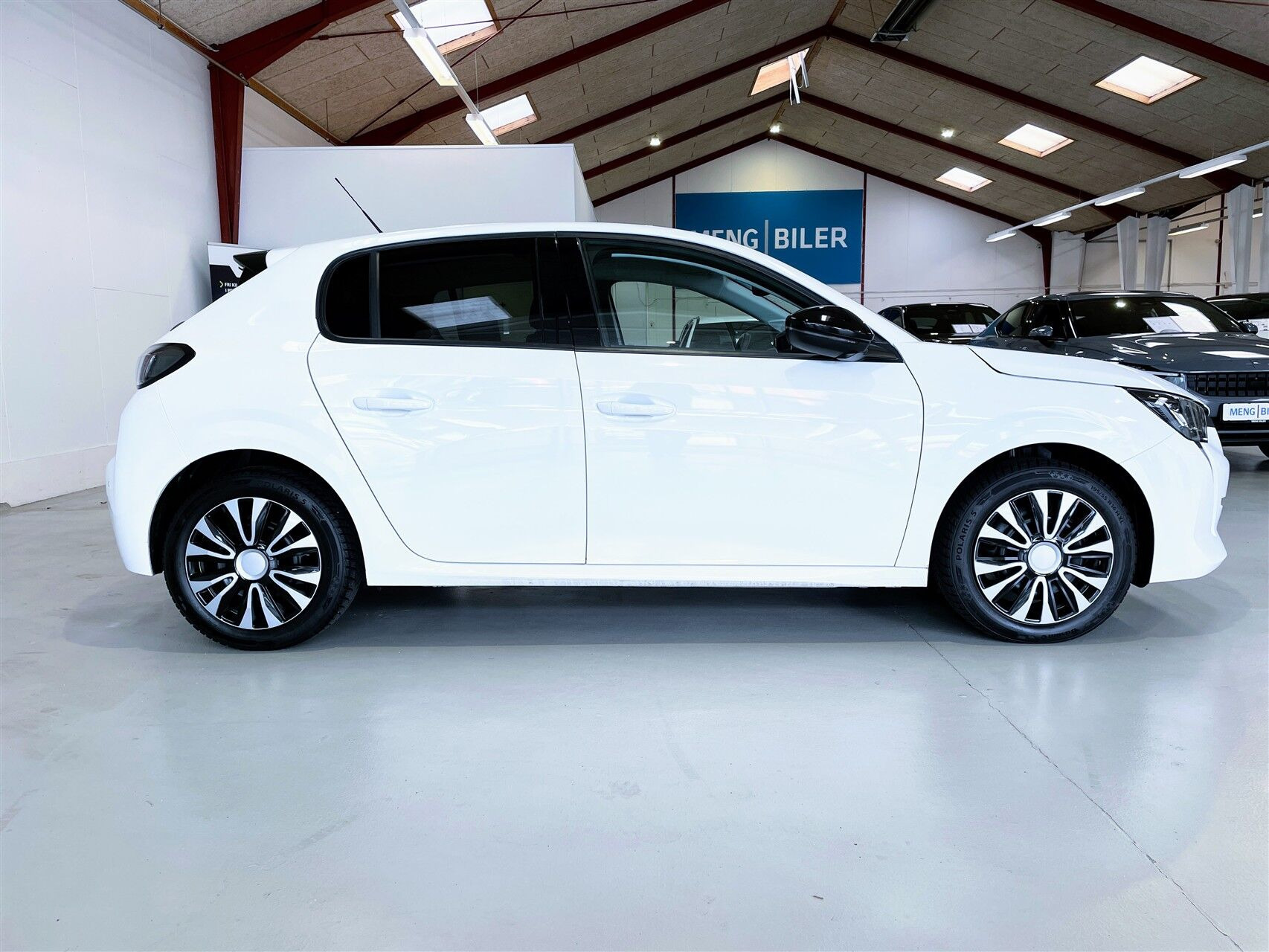 Hvid Peugeot 208 fra 2023