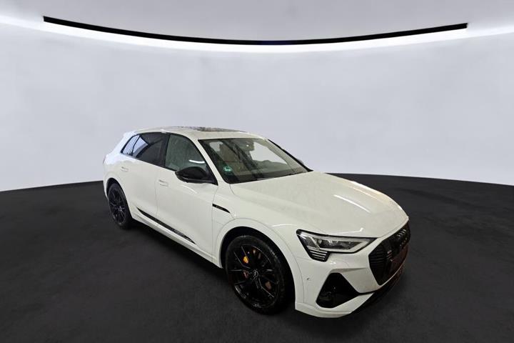Hvid Audi e-tron fra 2022