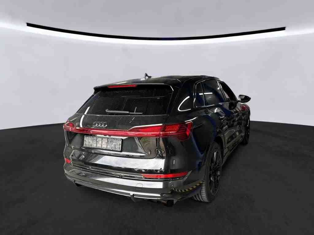 Sort Audi e-tron fra 2022