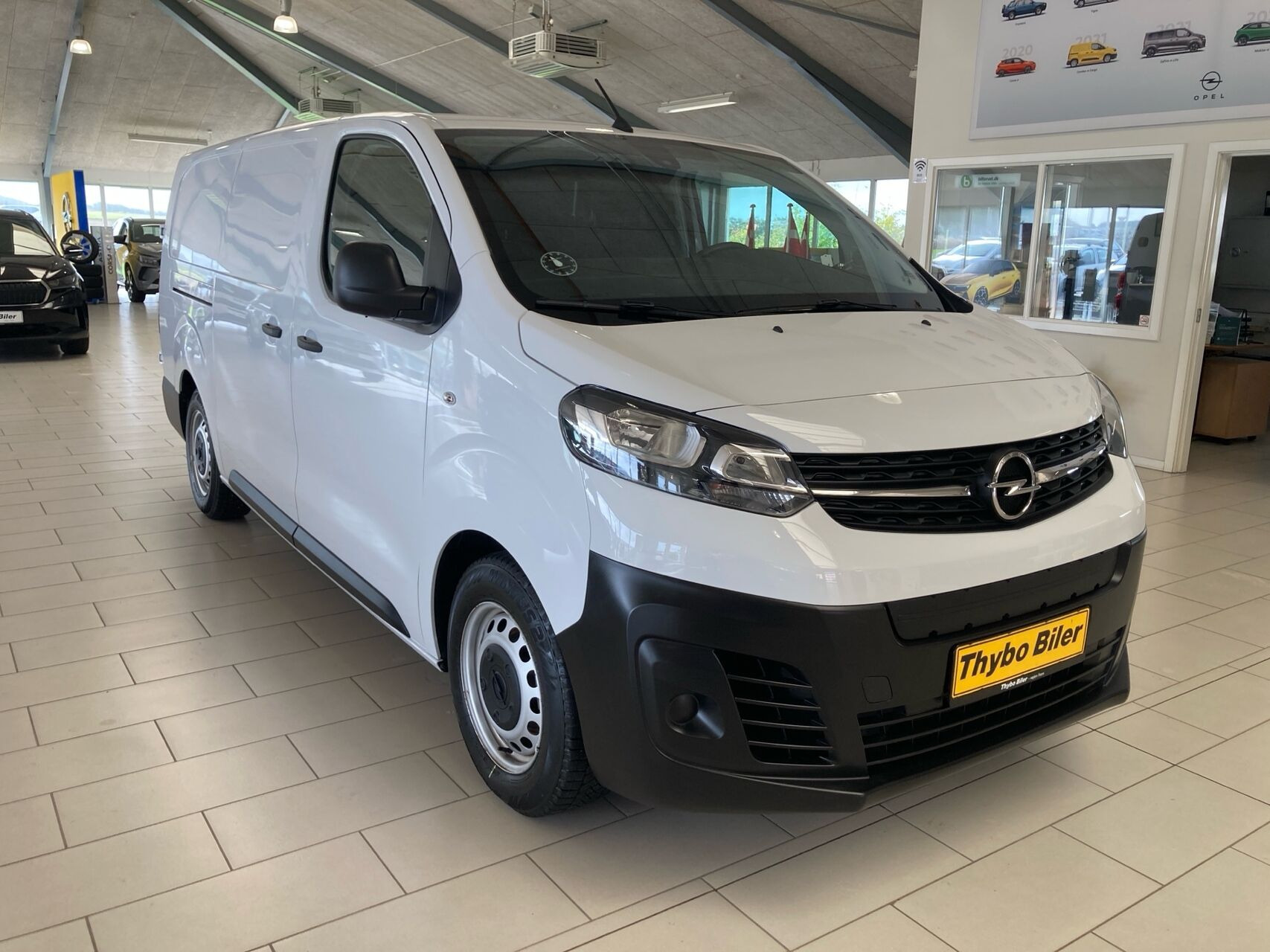Hvid Opel Vivaro-e fra 2023