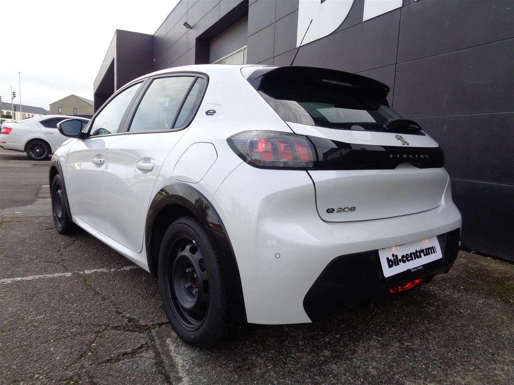 Hvid Peugeot e-208 fra 2020