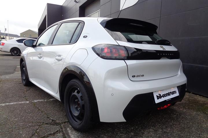 Hvid Peugeot e-208 fra 2020