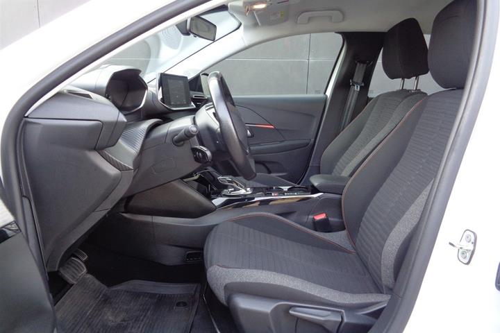 Hvid Peugeot e-208 fra 2020