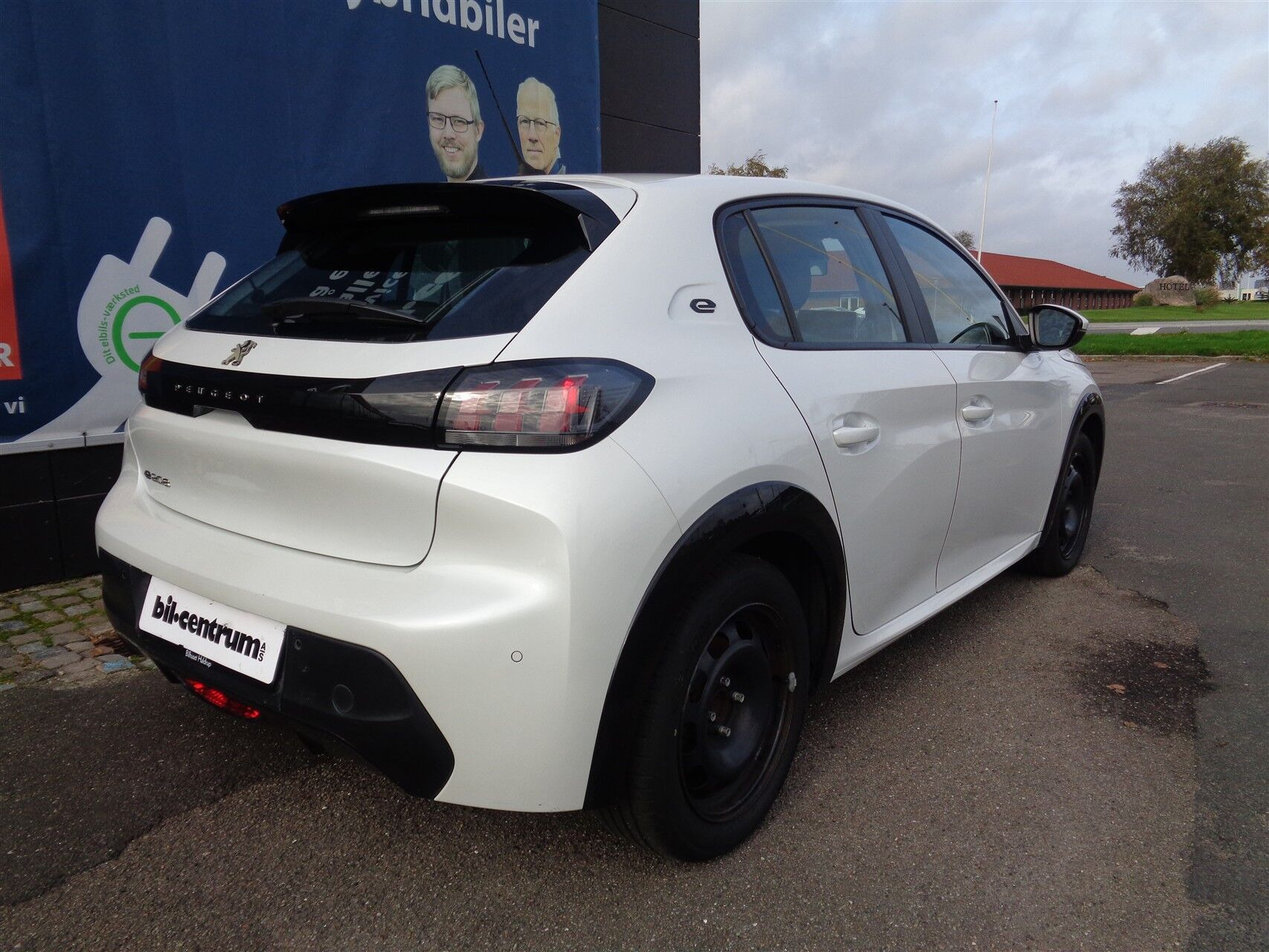Hvid Peugeot e-208 fra 2020