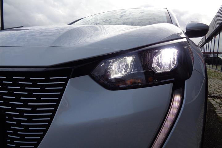 Hvid Peugeot e-208 fra 2020