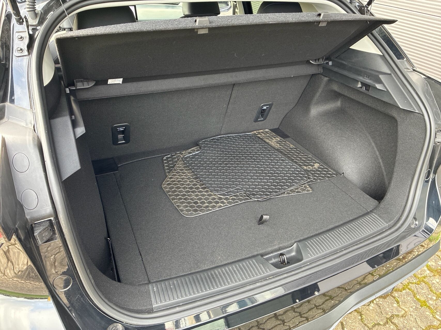 Sort MG MG4 Electric fra 2025