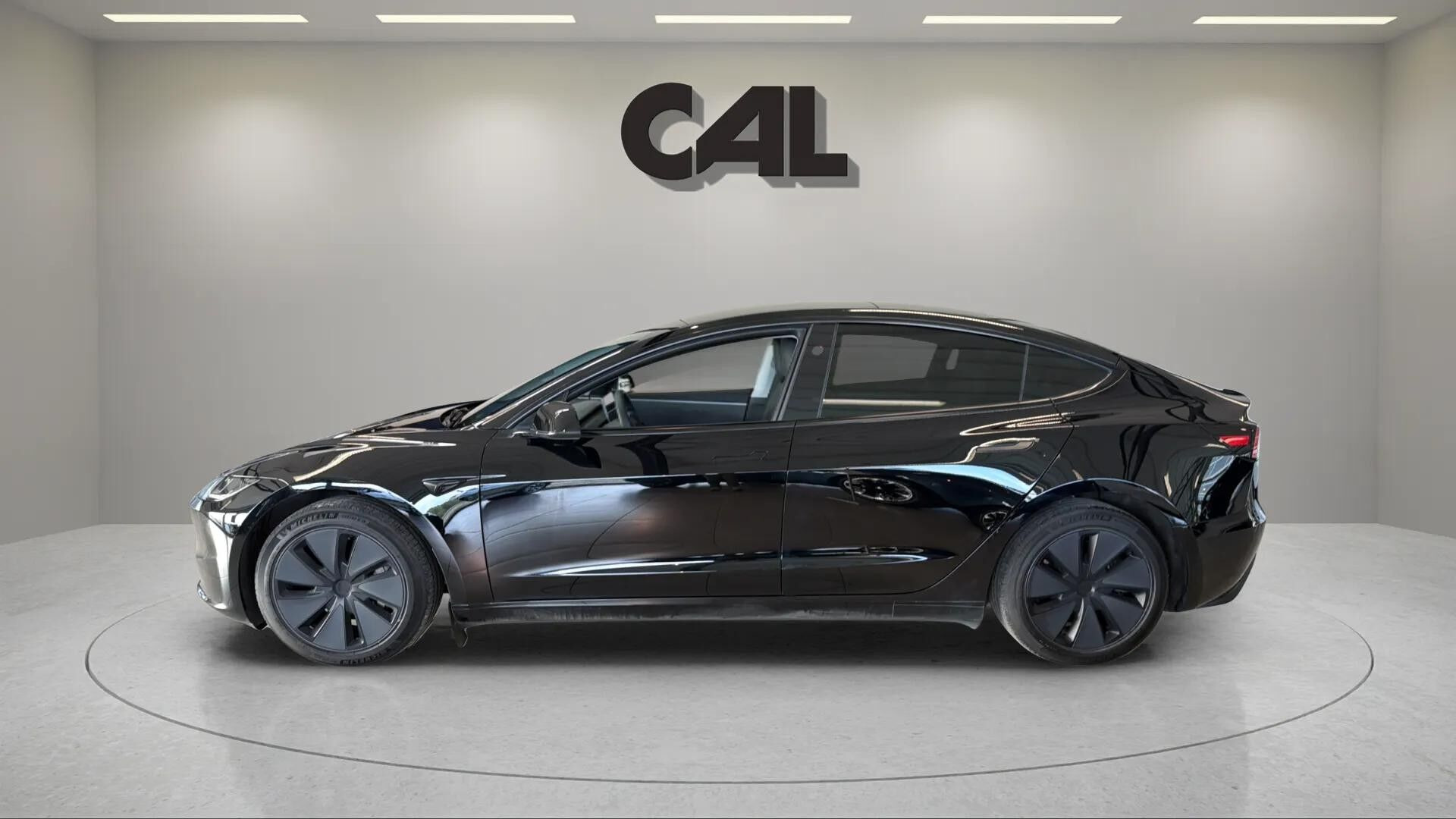 Sort Tesla Model 3 fra 2024
