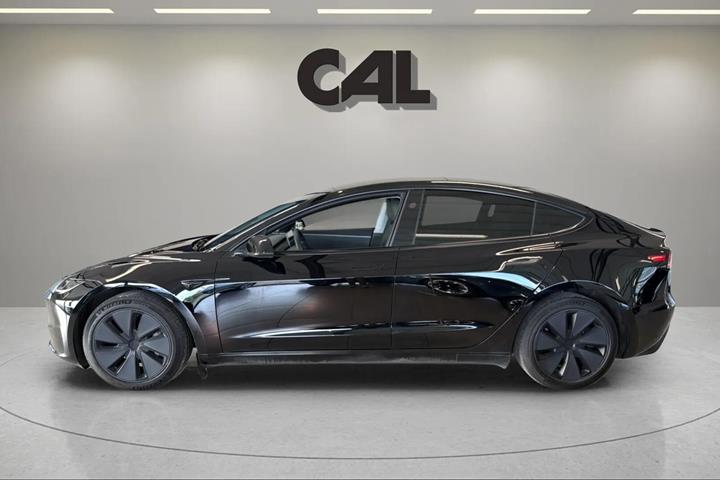 Sort Tesla Model 3 fra 2024
