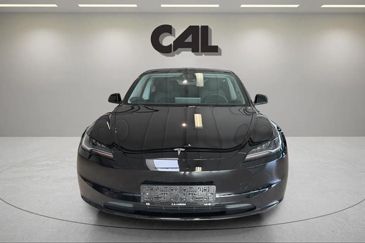 Sort Tesla Model 3 fra 2024