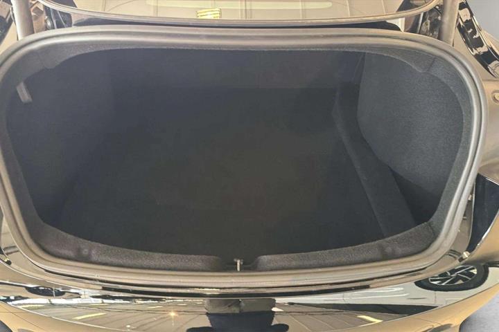 Sort Tesla Model 3 fra 2024