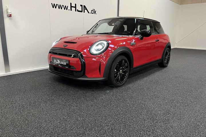 Rød Mini Cooper fra 2023