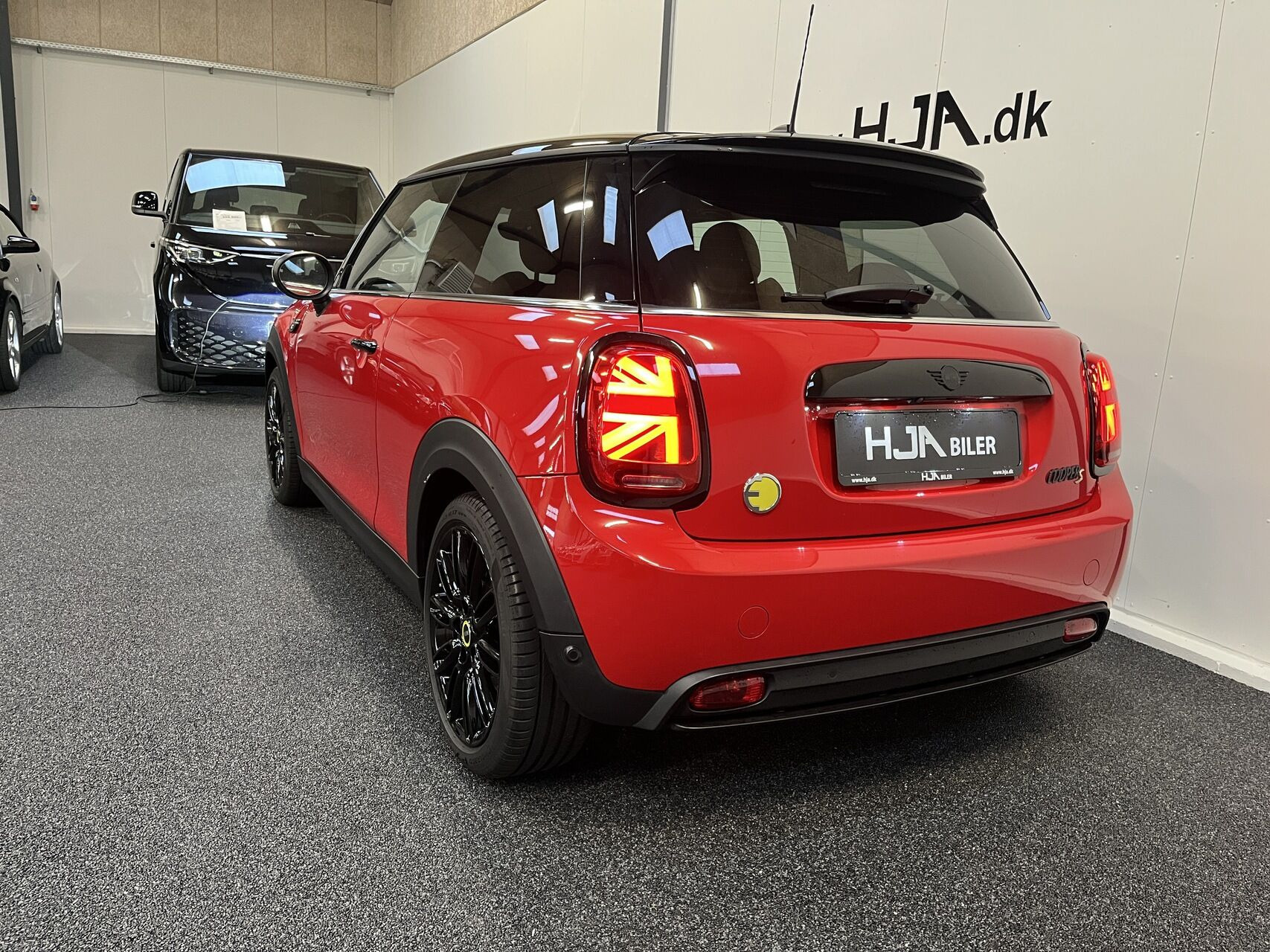 Rød Mini Cooper fra 2023
