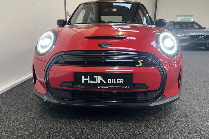 Rød Mini Cooper fra 2023