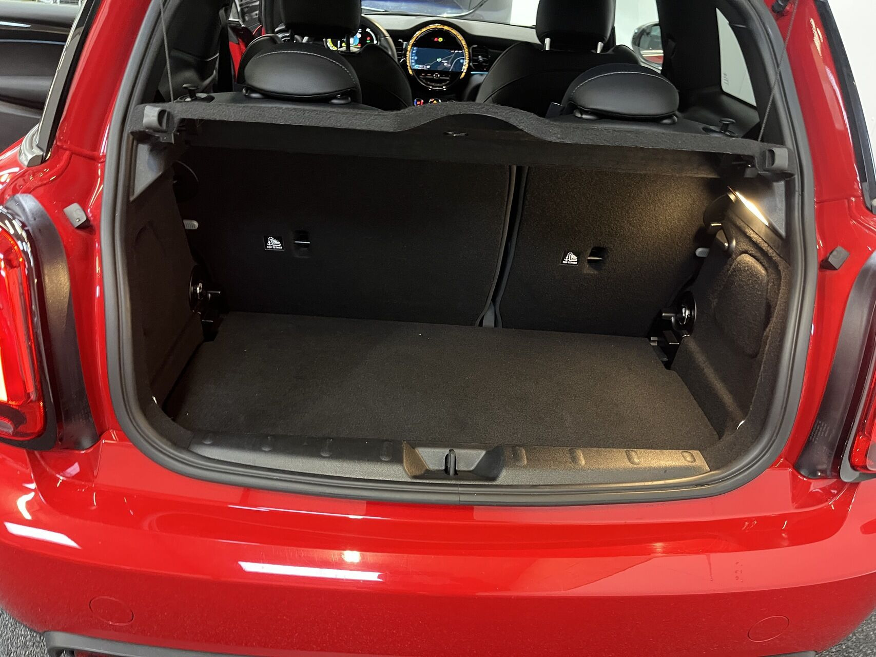 Rød Mini Cooper fra 2023